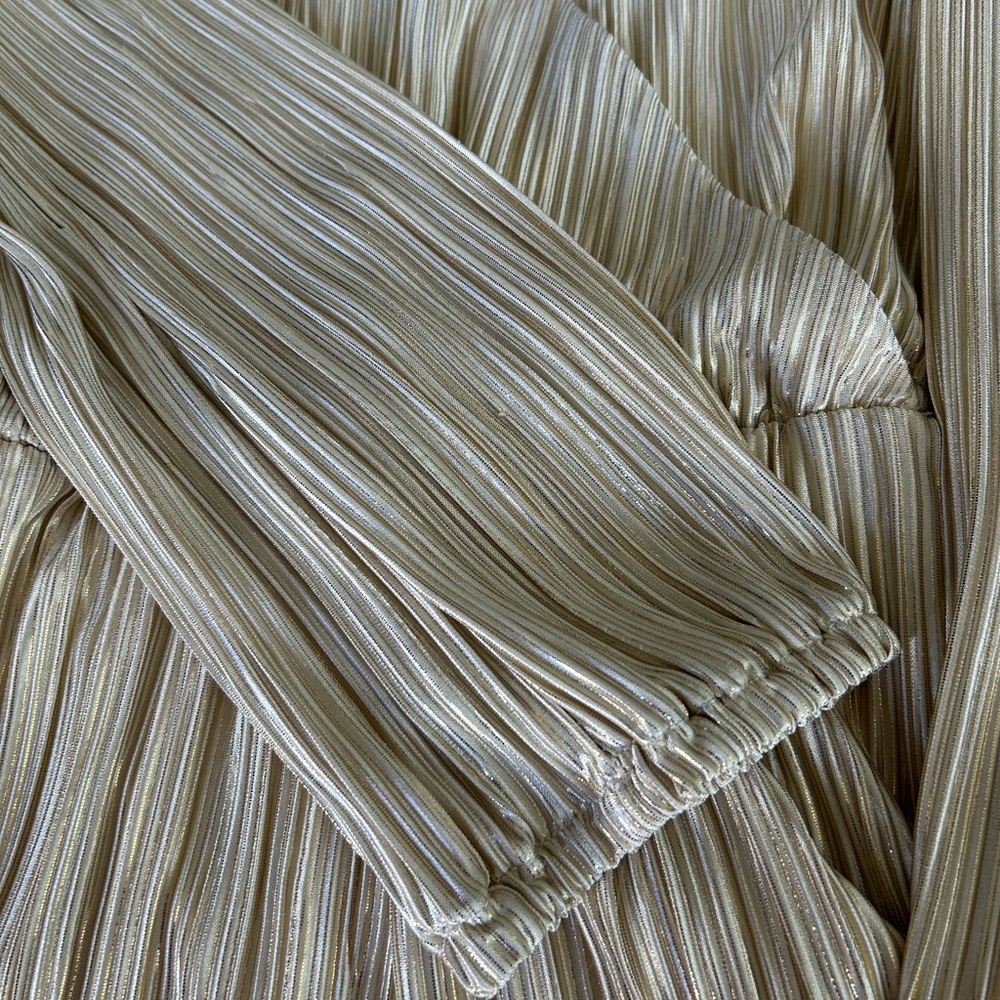 Rewind Elegant Gold Pleated Romper - Picture 3 of 12
